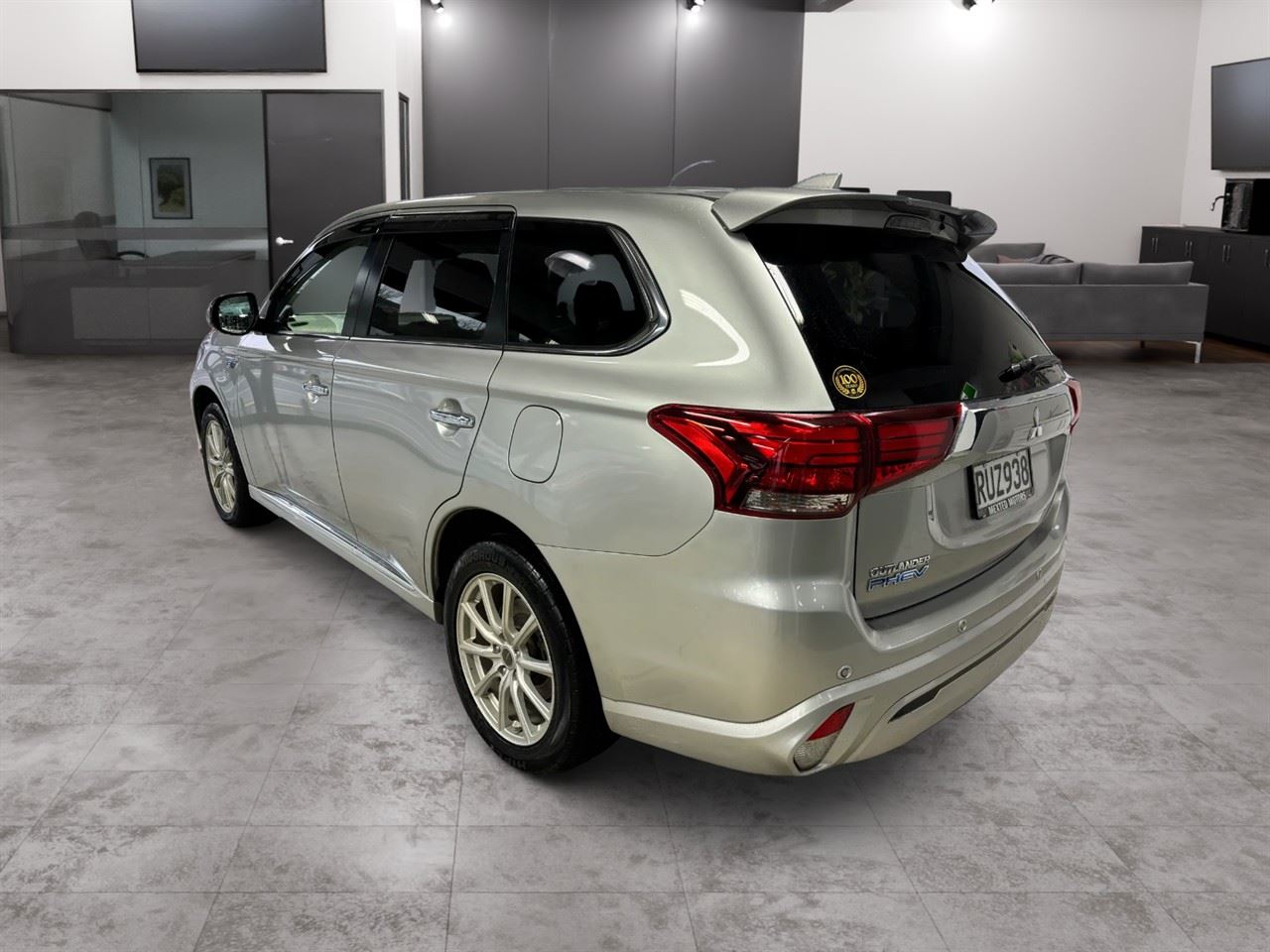 Vehicle image 4