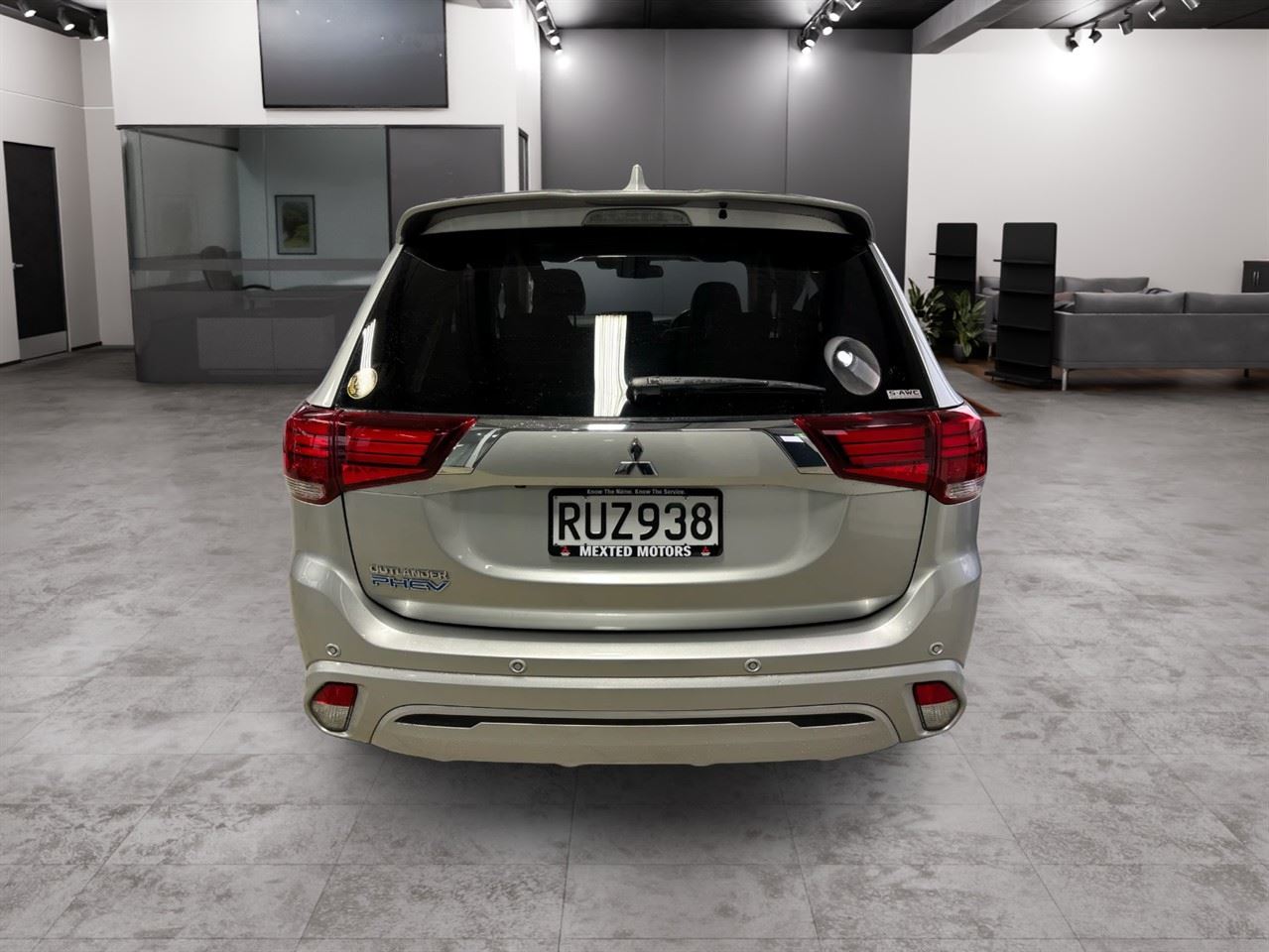 Vehicle image 5