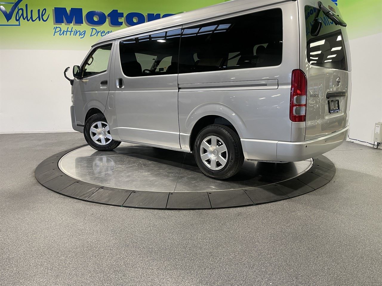 Vehicle image 5