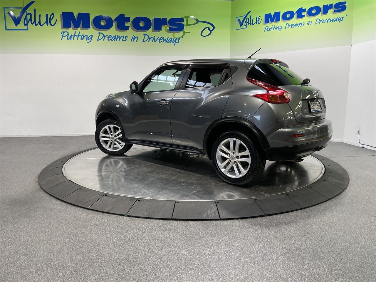 Vehicle image 5