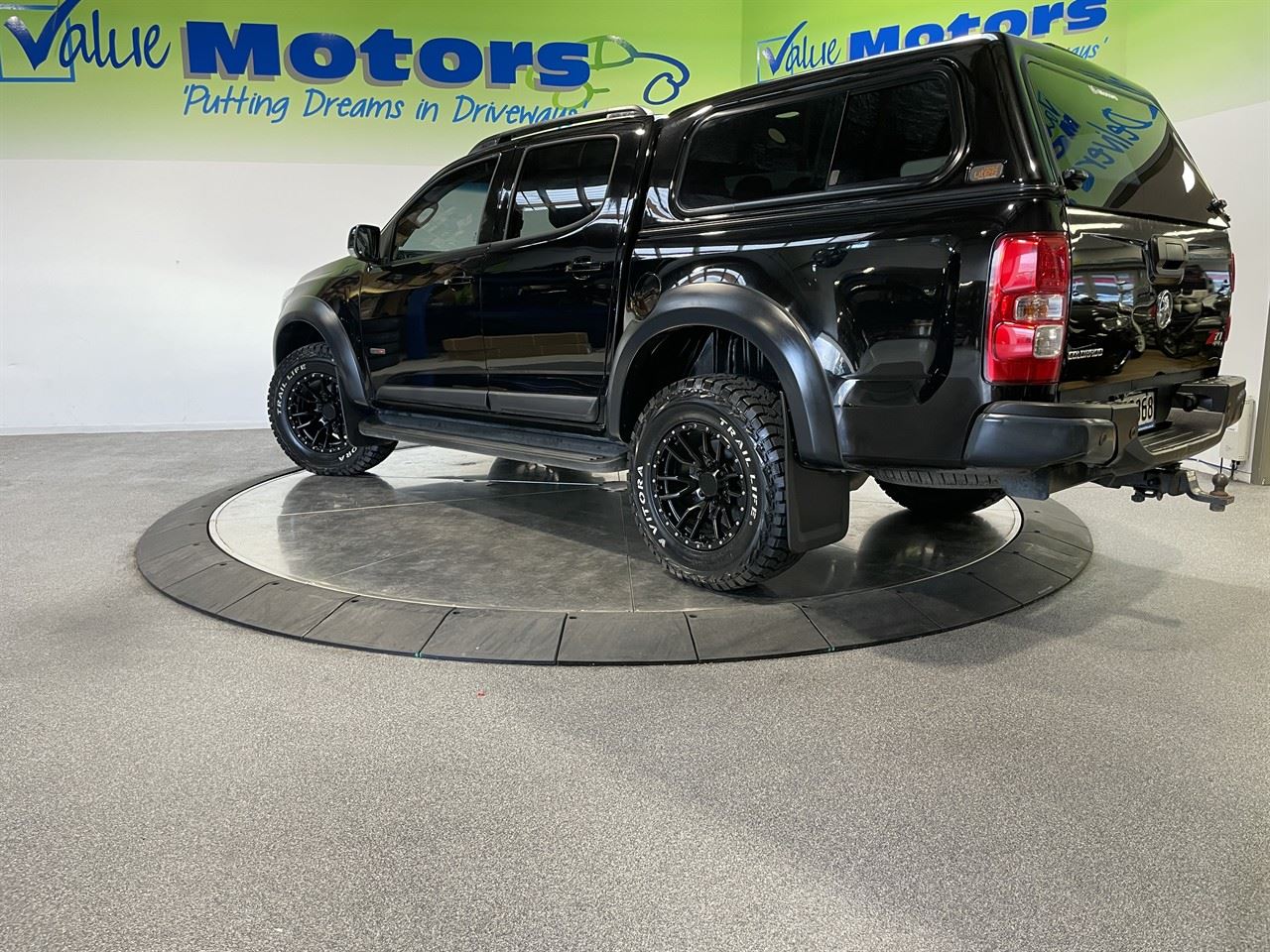 Vehicle image 5