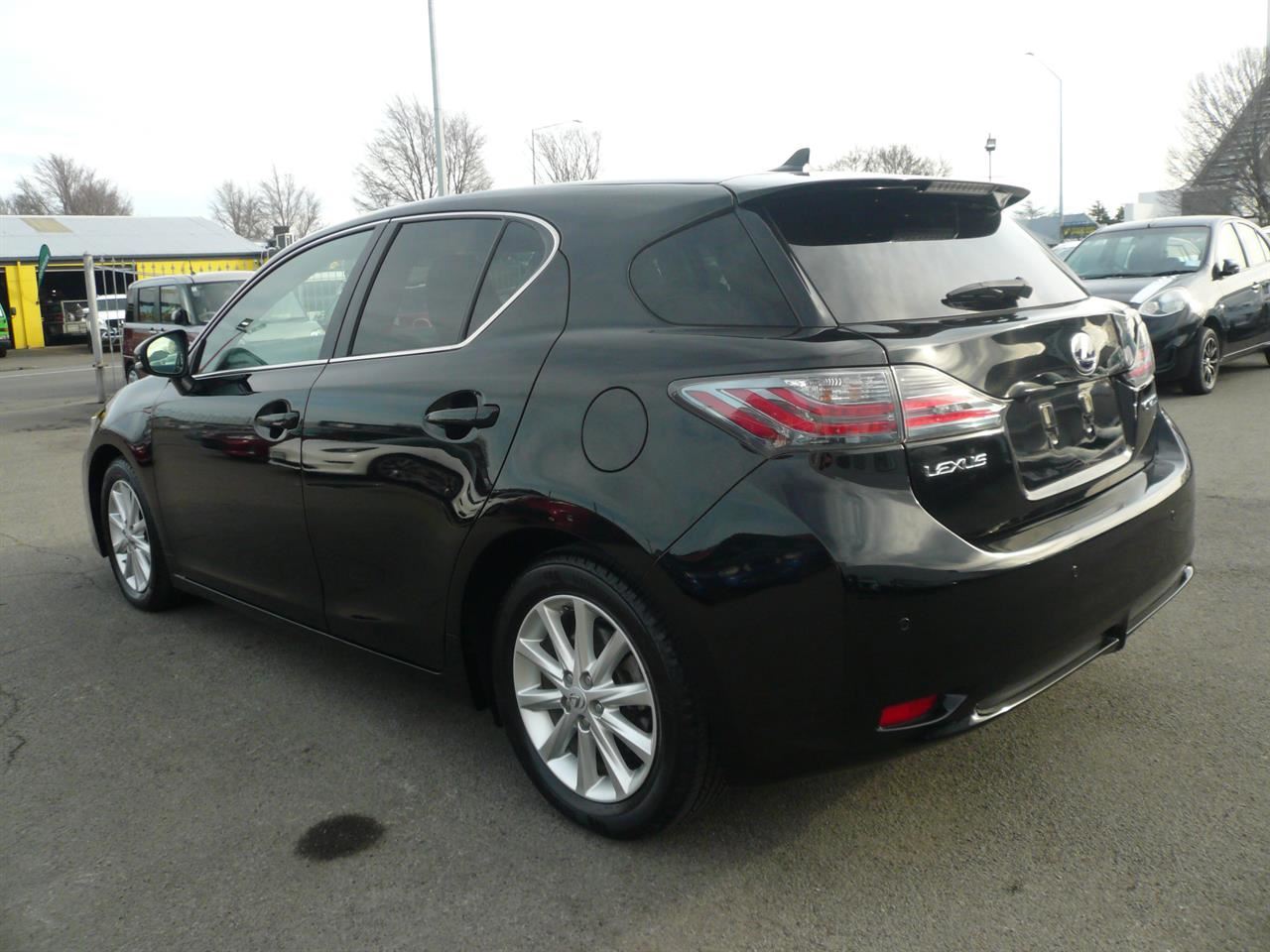 Vehicle image 4