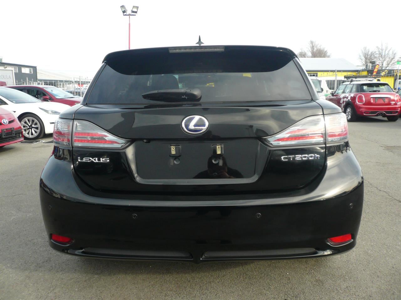 Vehicle image 5