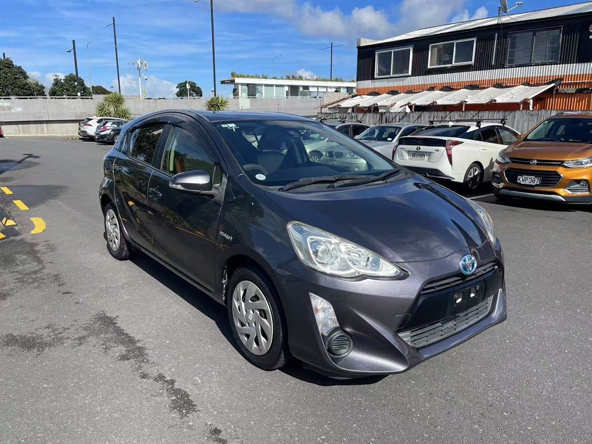 Vehicle image 3