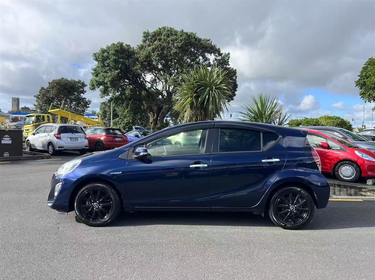 Vehicle image 4