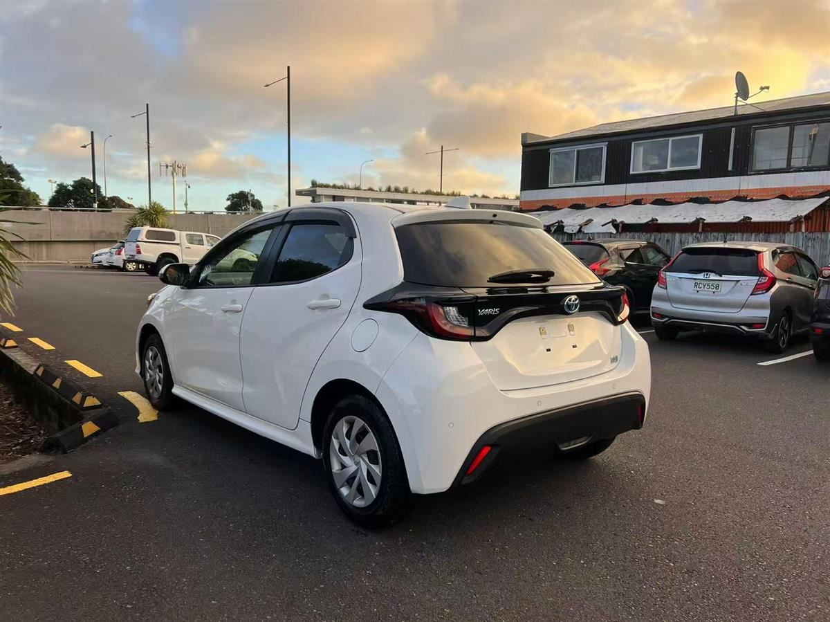 Vehicle image 5