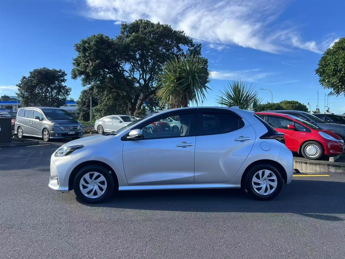Vehicle image 4