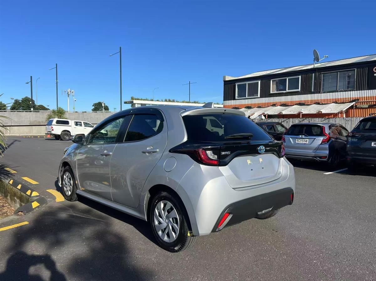 Vehicle image 5