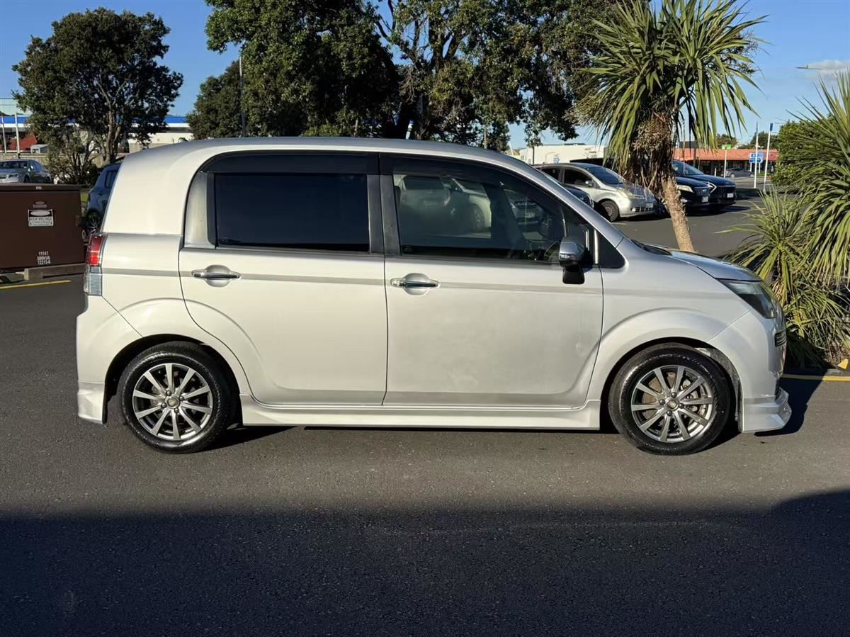 Vehicle image 4