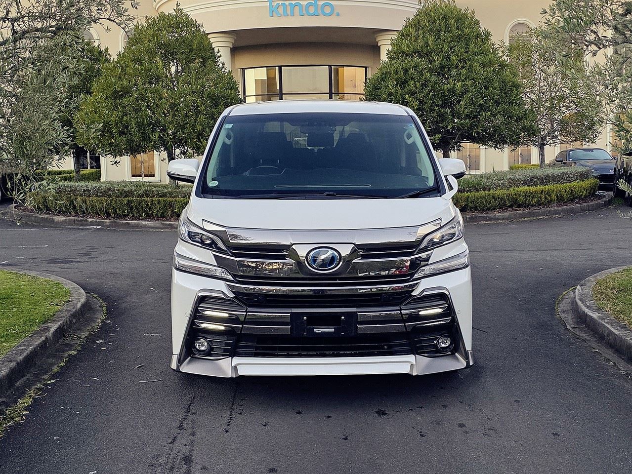 Vehicle image 4