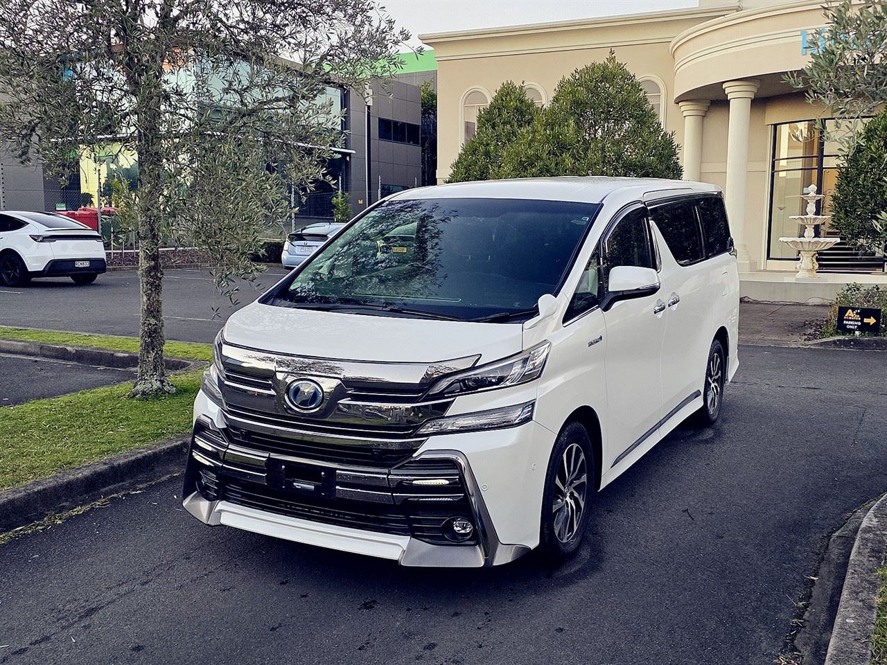 Vehicle image 5