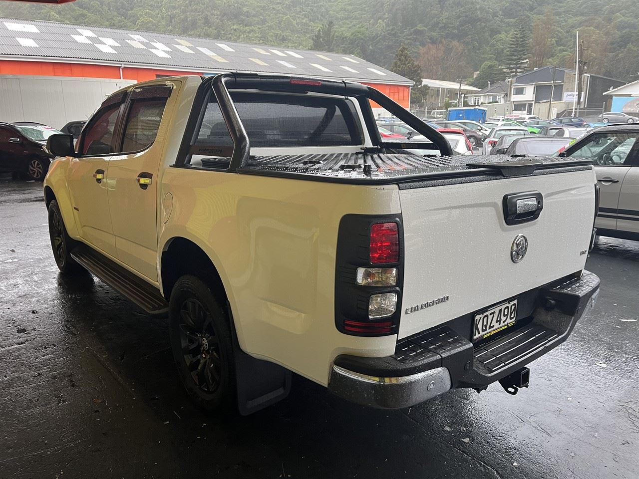 Vehicle image 4