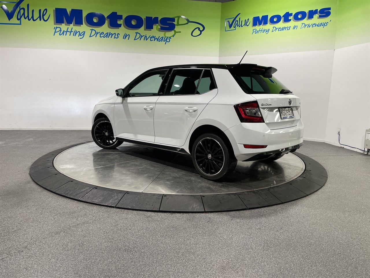 Vehicle image 5