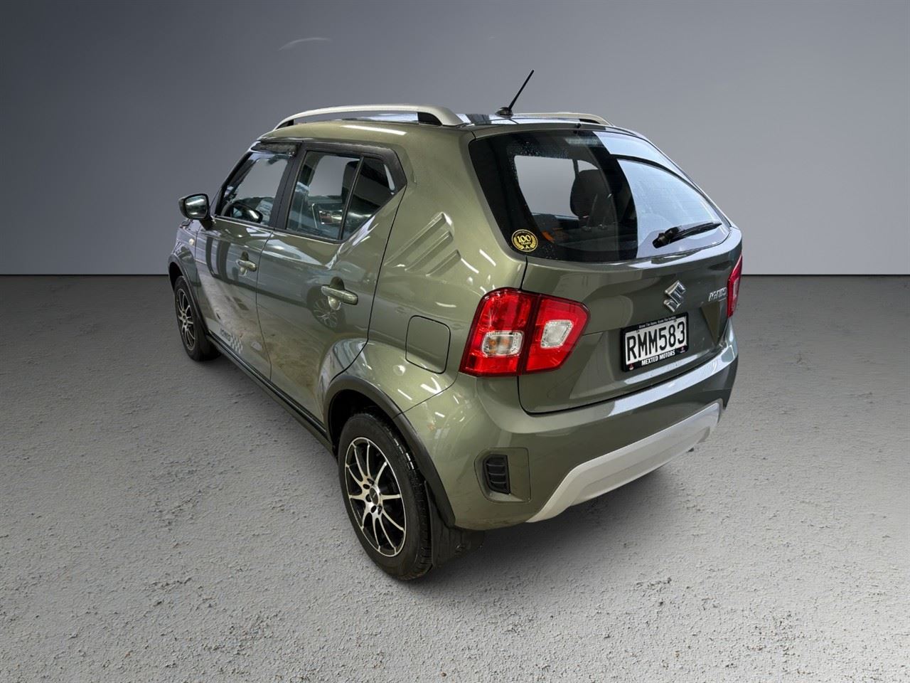 Vehicle image 4