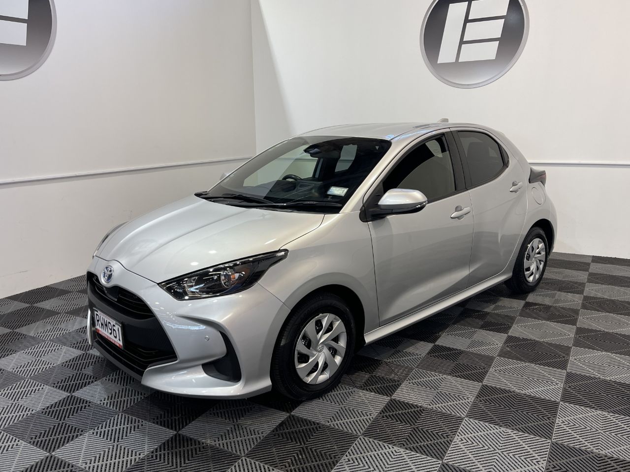 Vehicle image 3