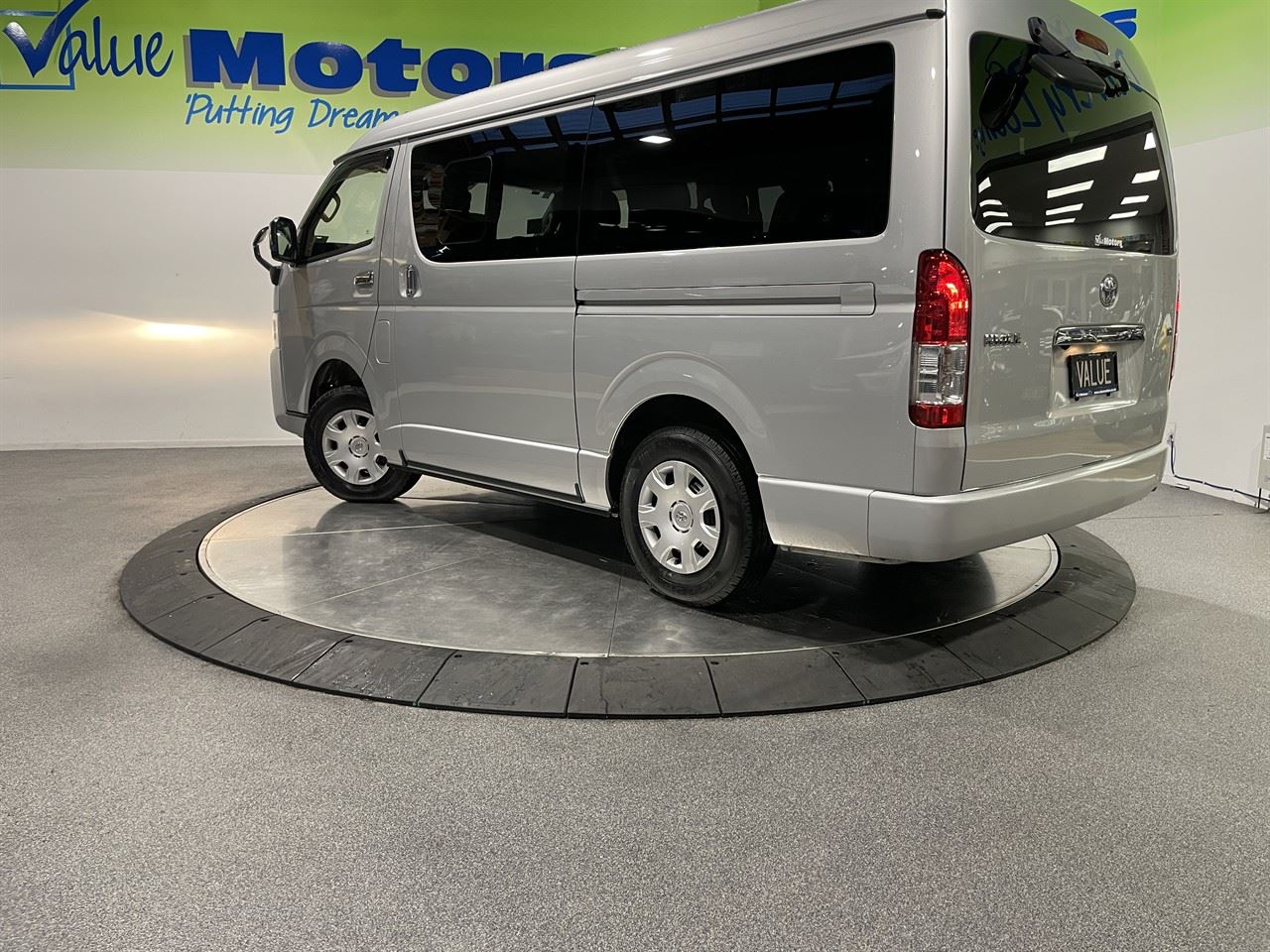 Vehicle image 5