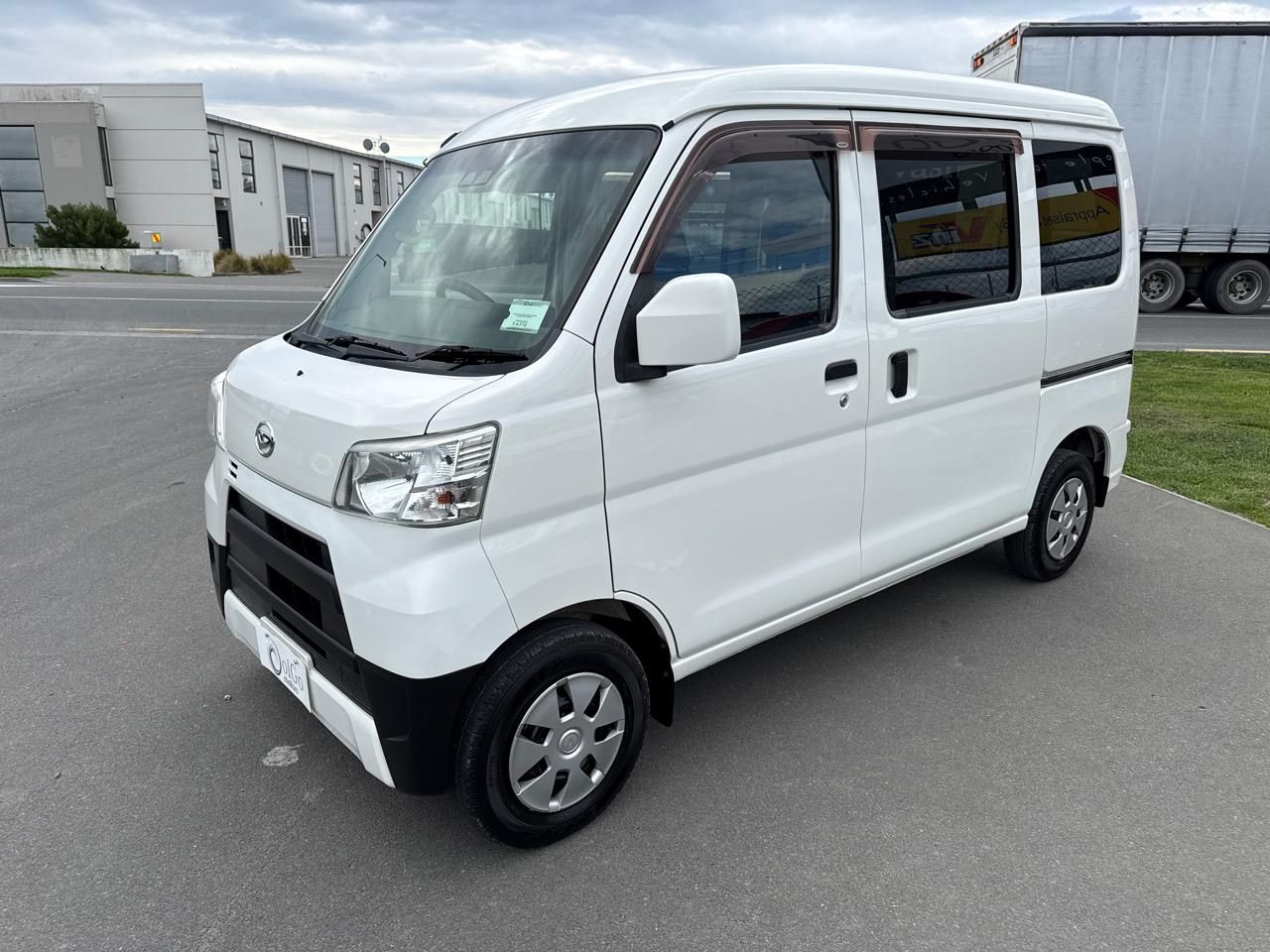 Vehicle image 4