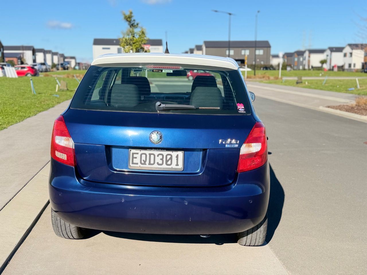 Vehicle image 3
