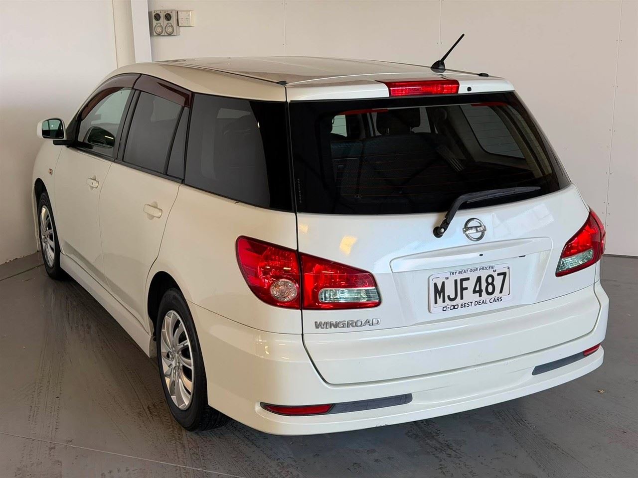 Vehicle image 4