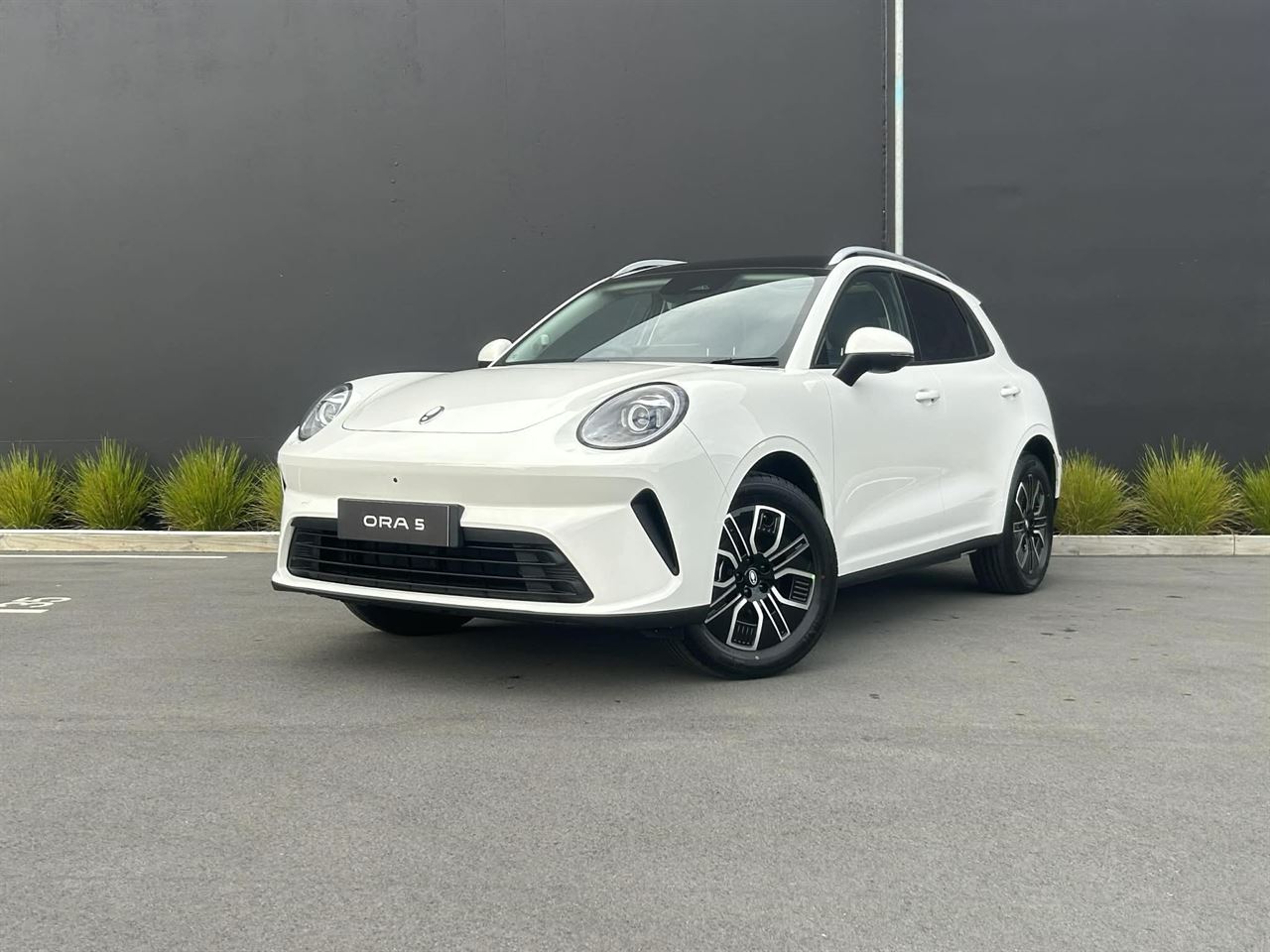 Vehicle image 4
