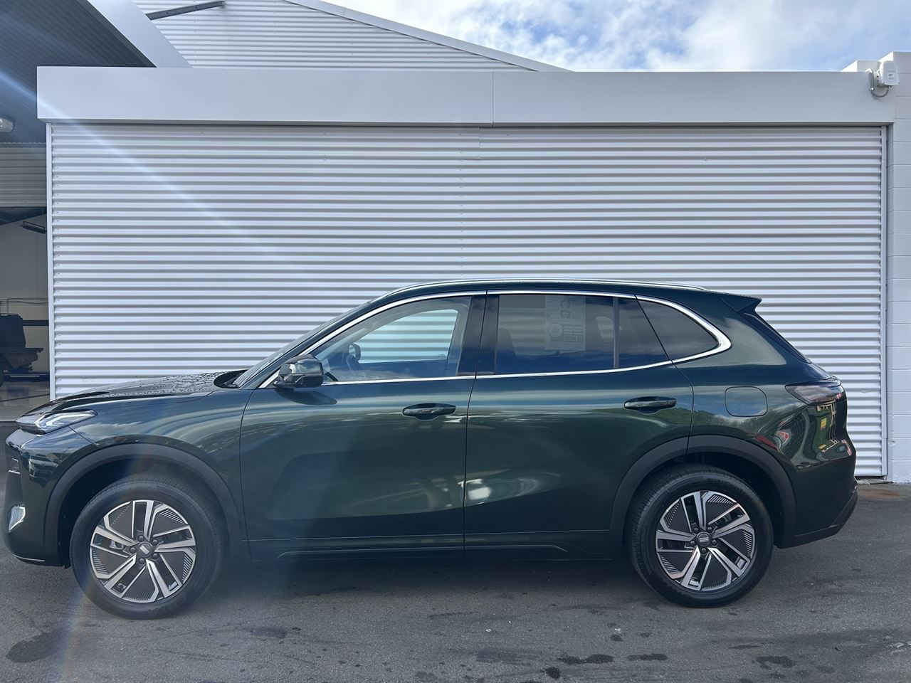 Vehicle image 4