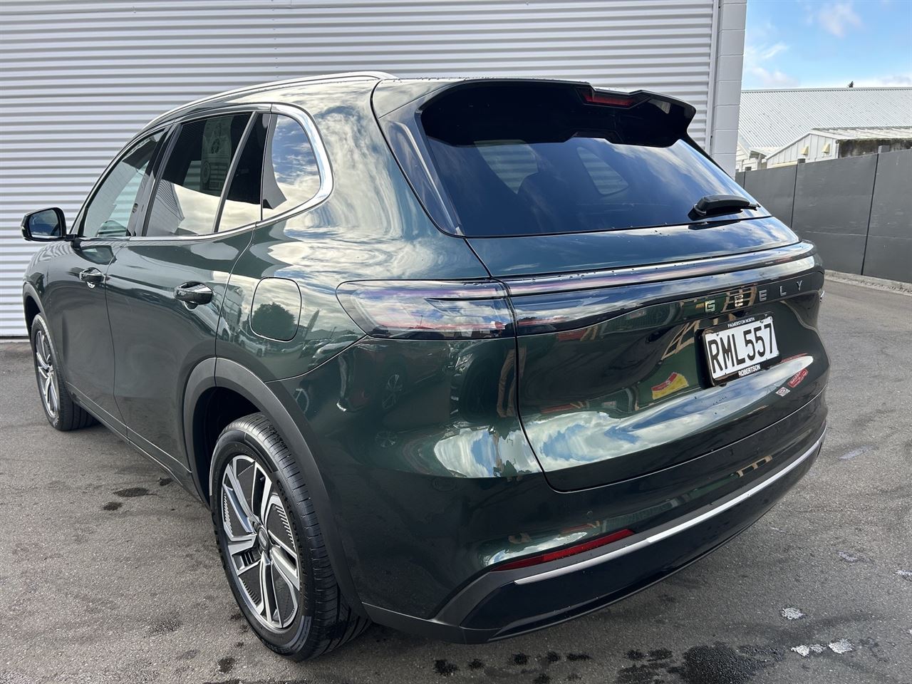 Vehicle image 5