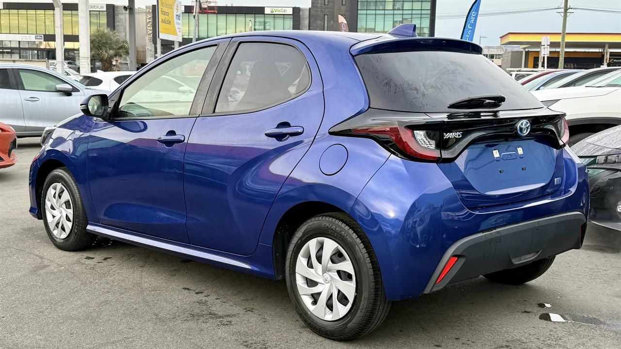 Vehicle image 5