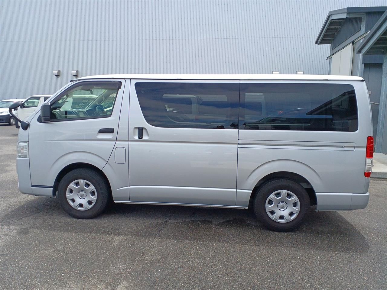 Vehicle image 4