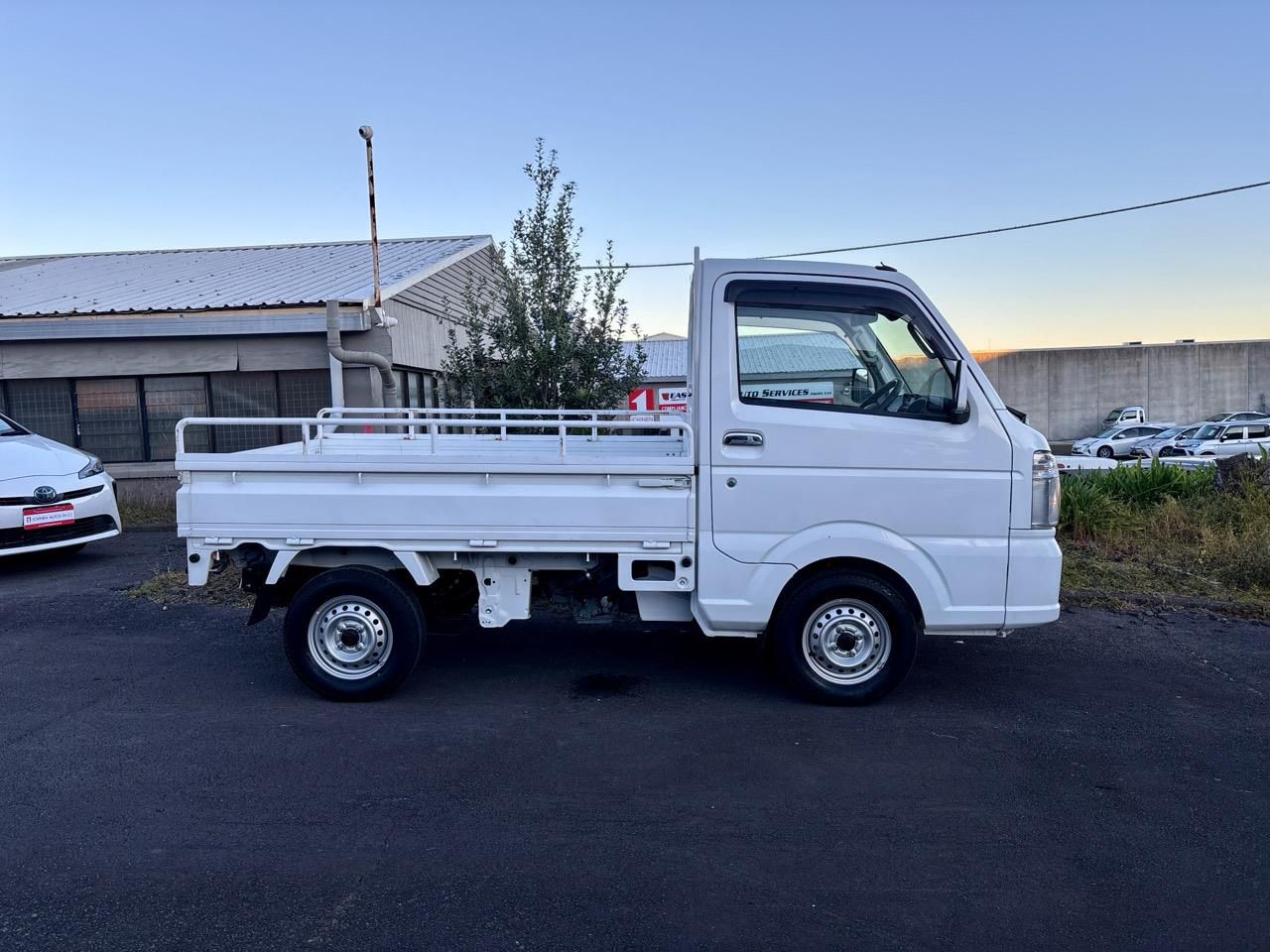 Vehicle image 4