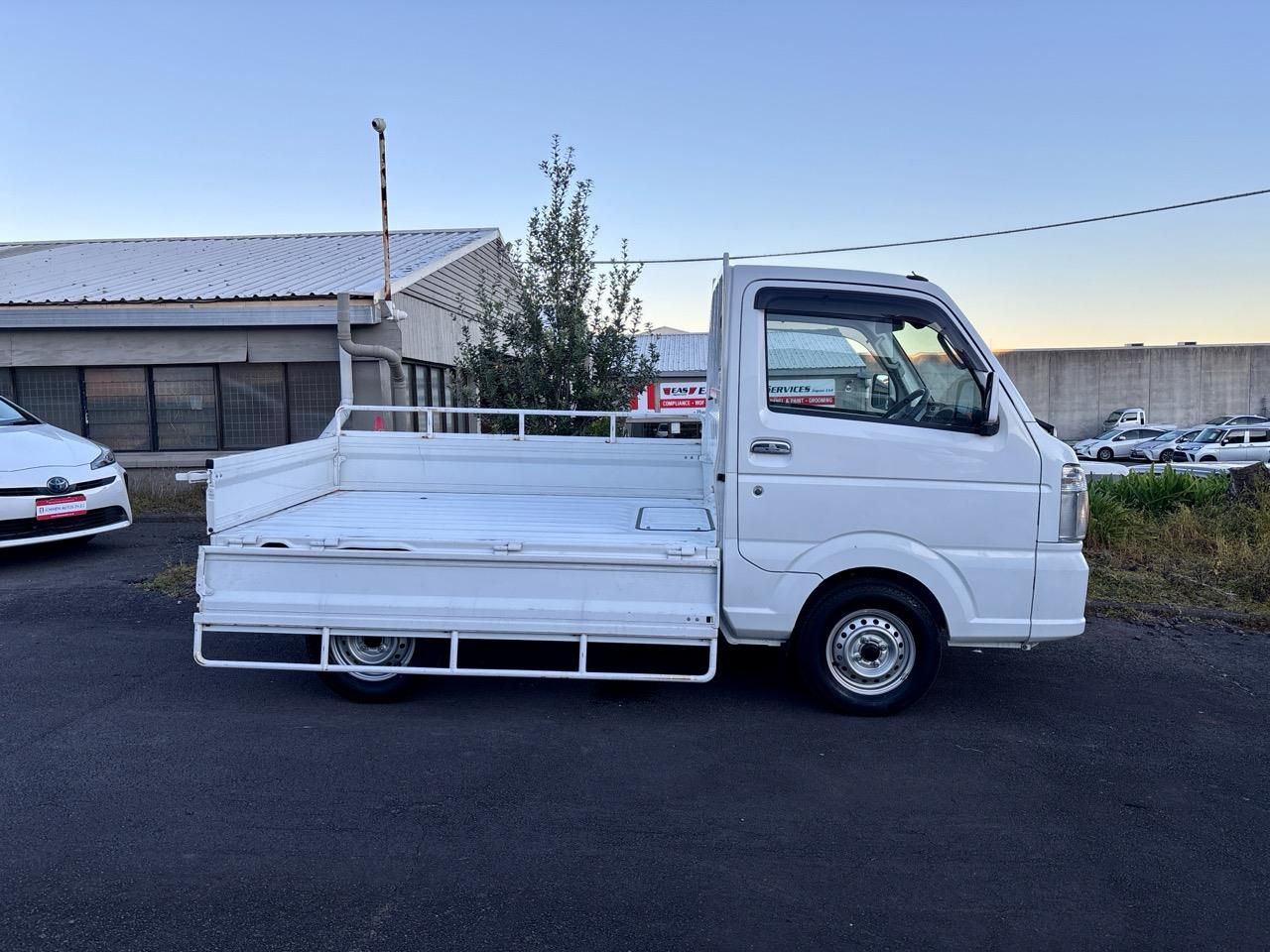 Vehicle image 5