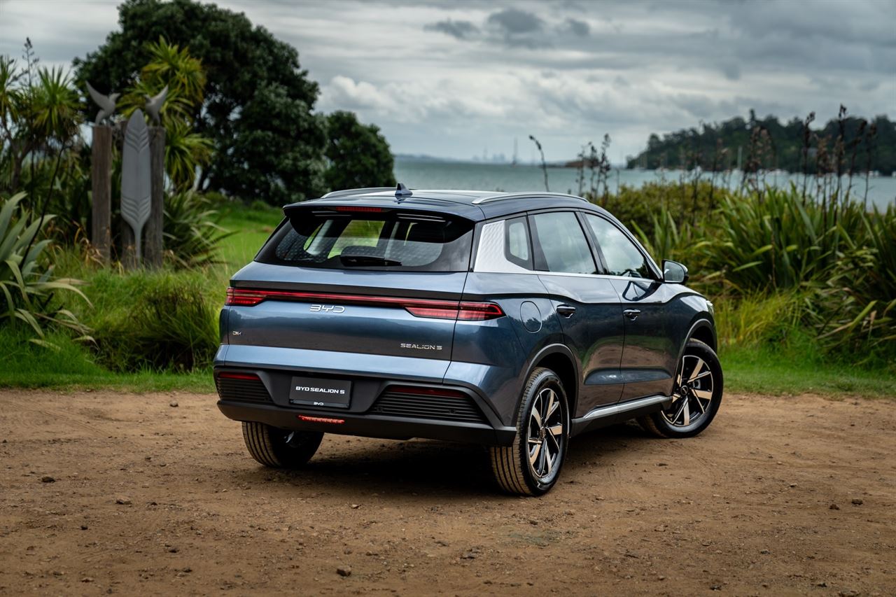 Vehicle image 4