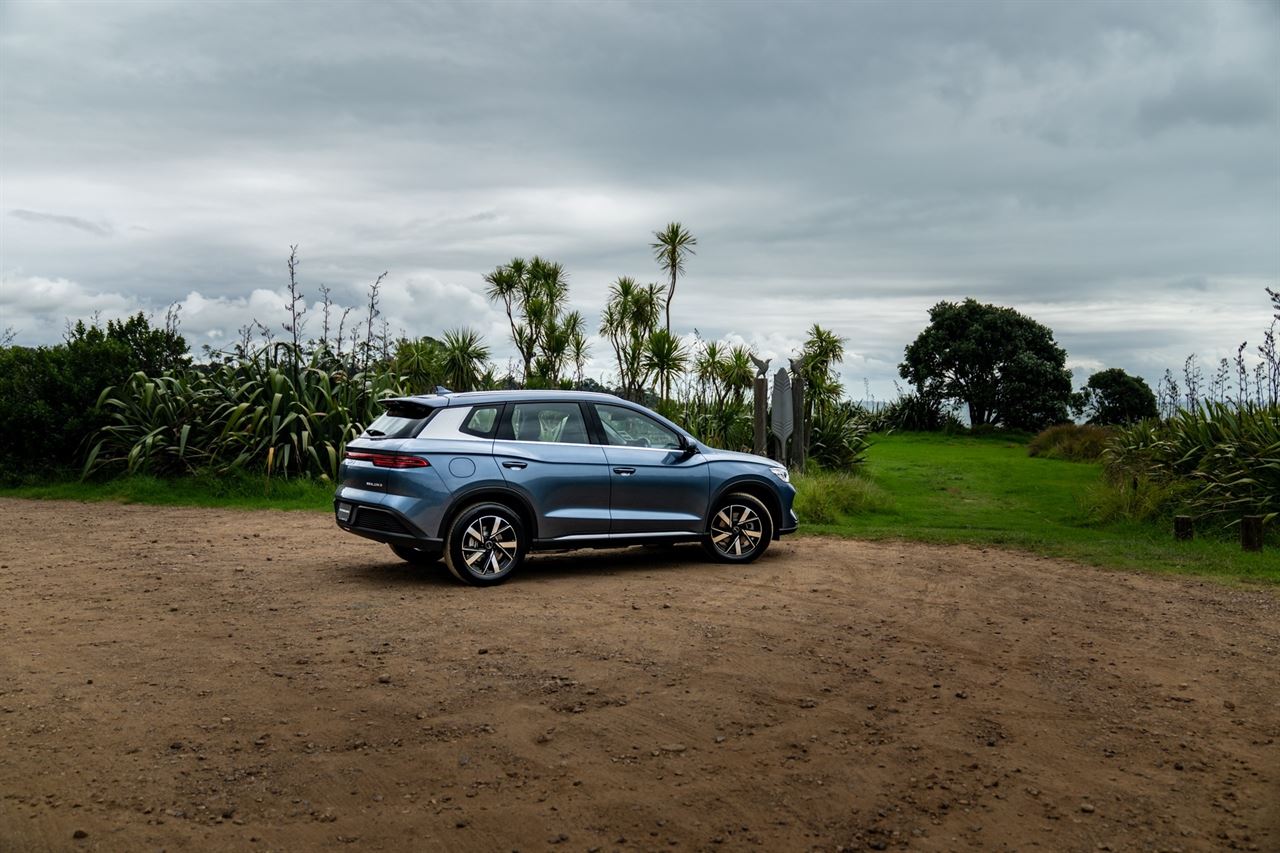 Vehicle image 5