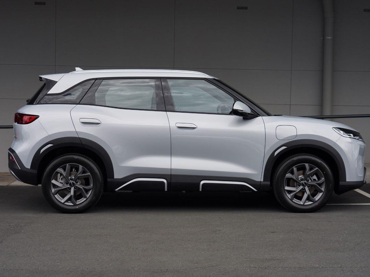 Vehicle image 5