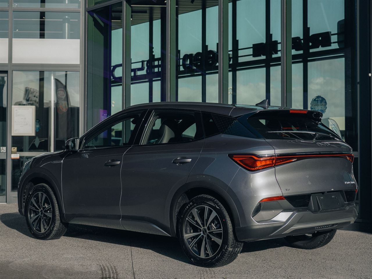 Vehicle image 4