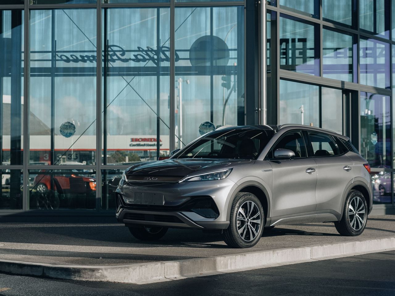 Vehicle image 5