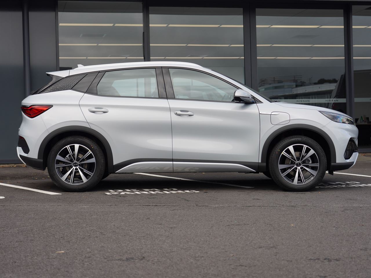Vehicle image 5