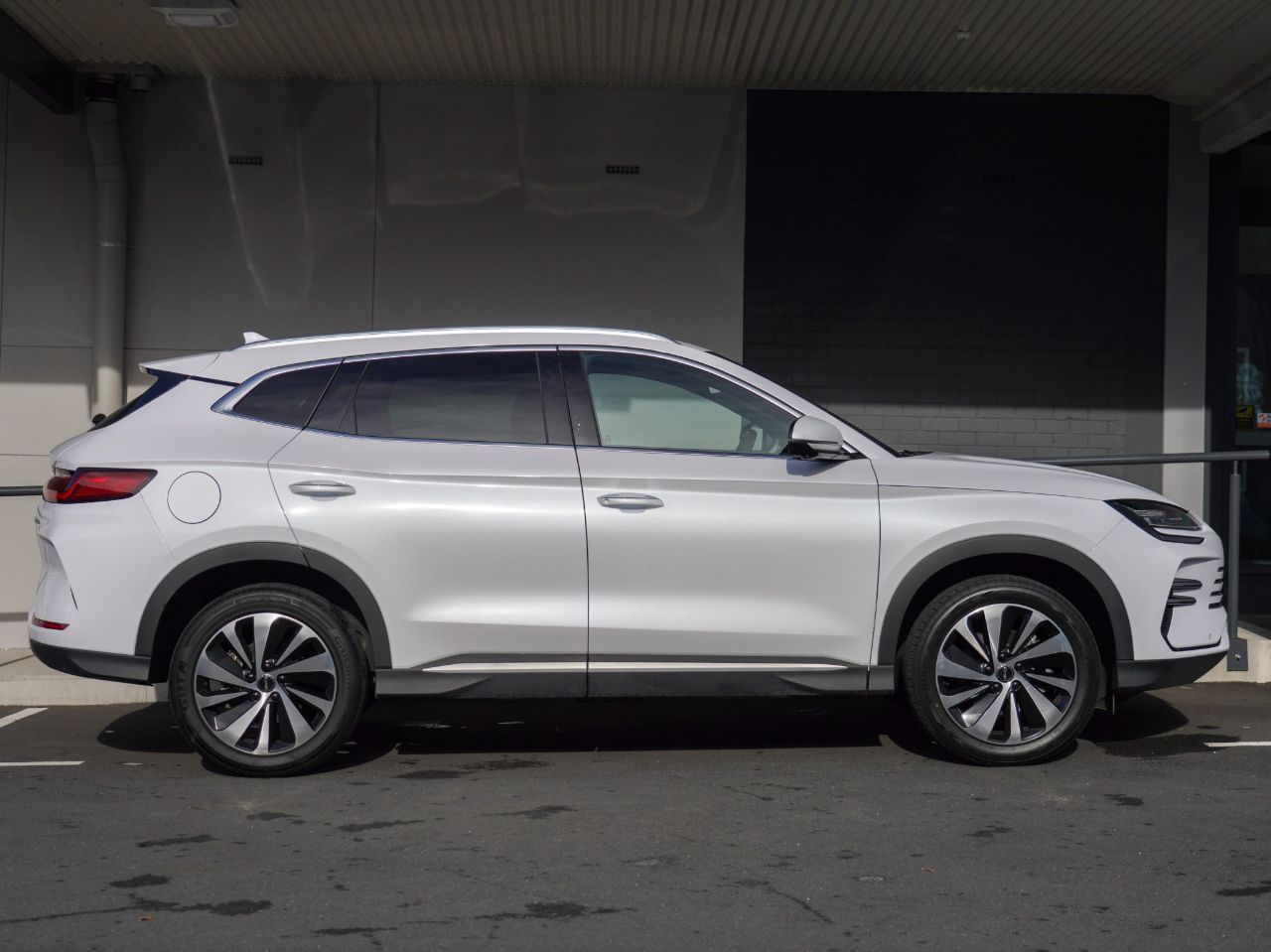 Vehicle image 5