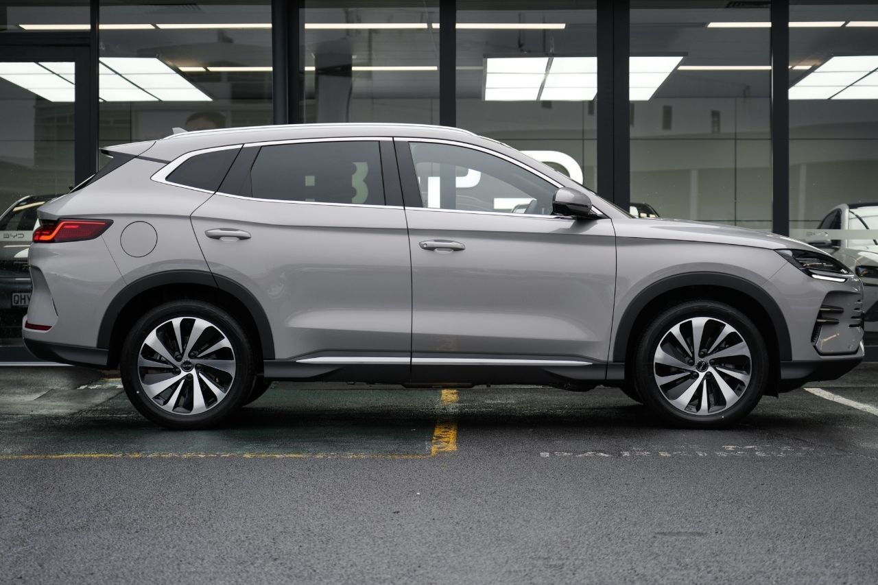Vehicle image 4