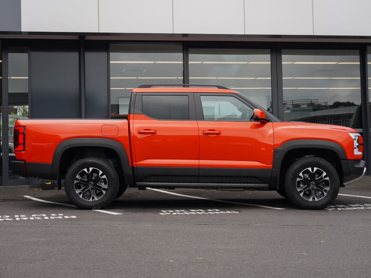 Vehicle image 4