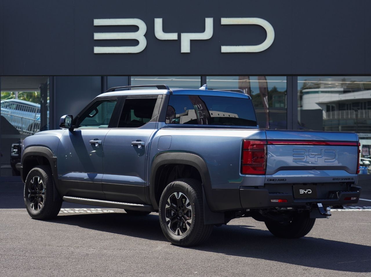 Vehicle image 4