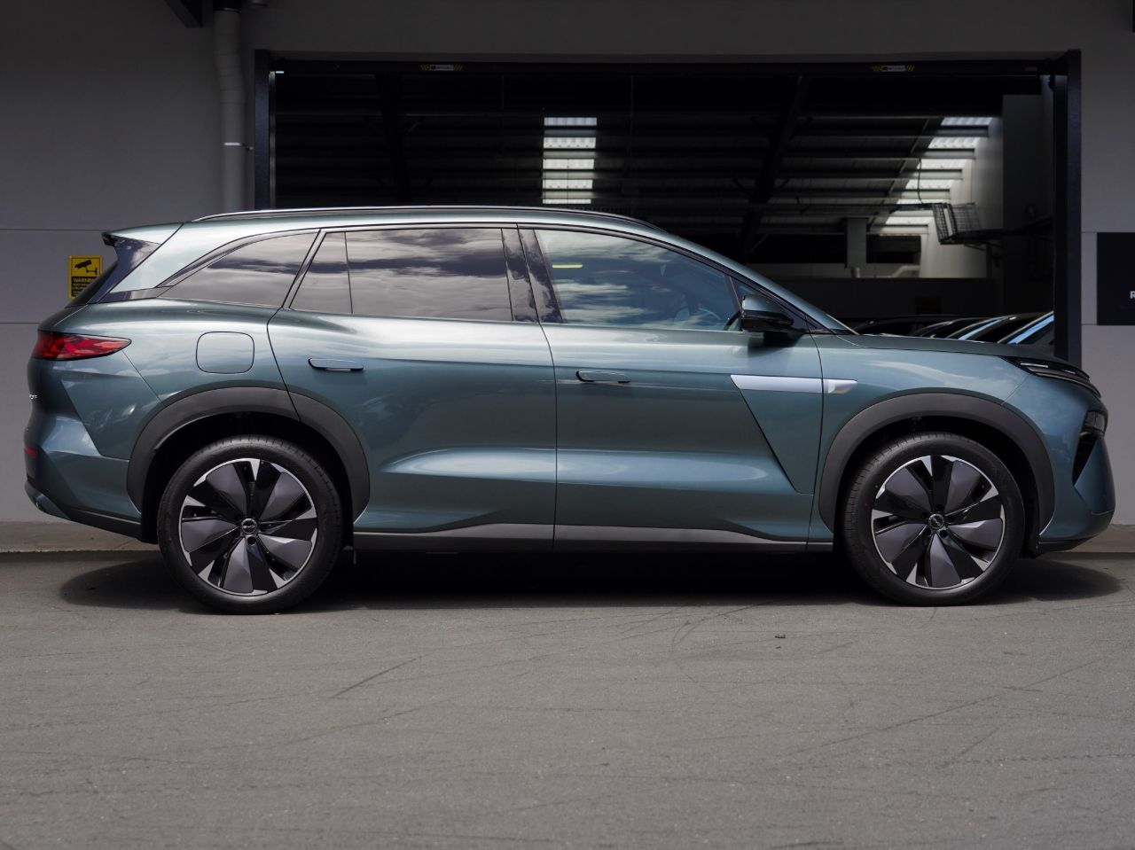Vehicle image 4