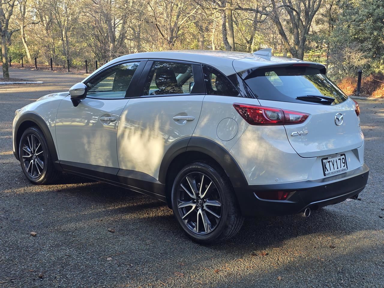 Vehicle image 4