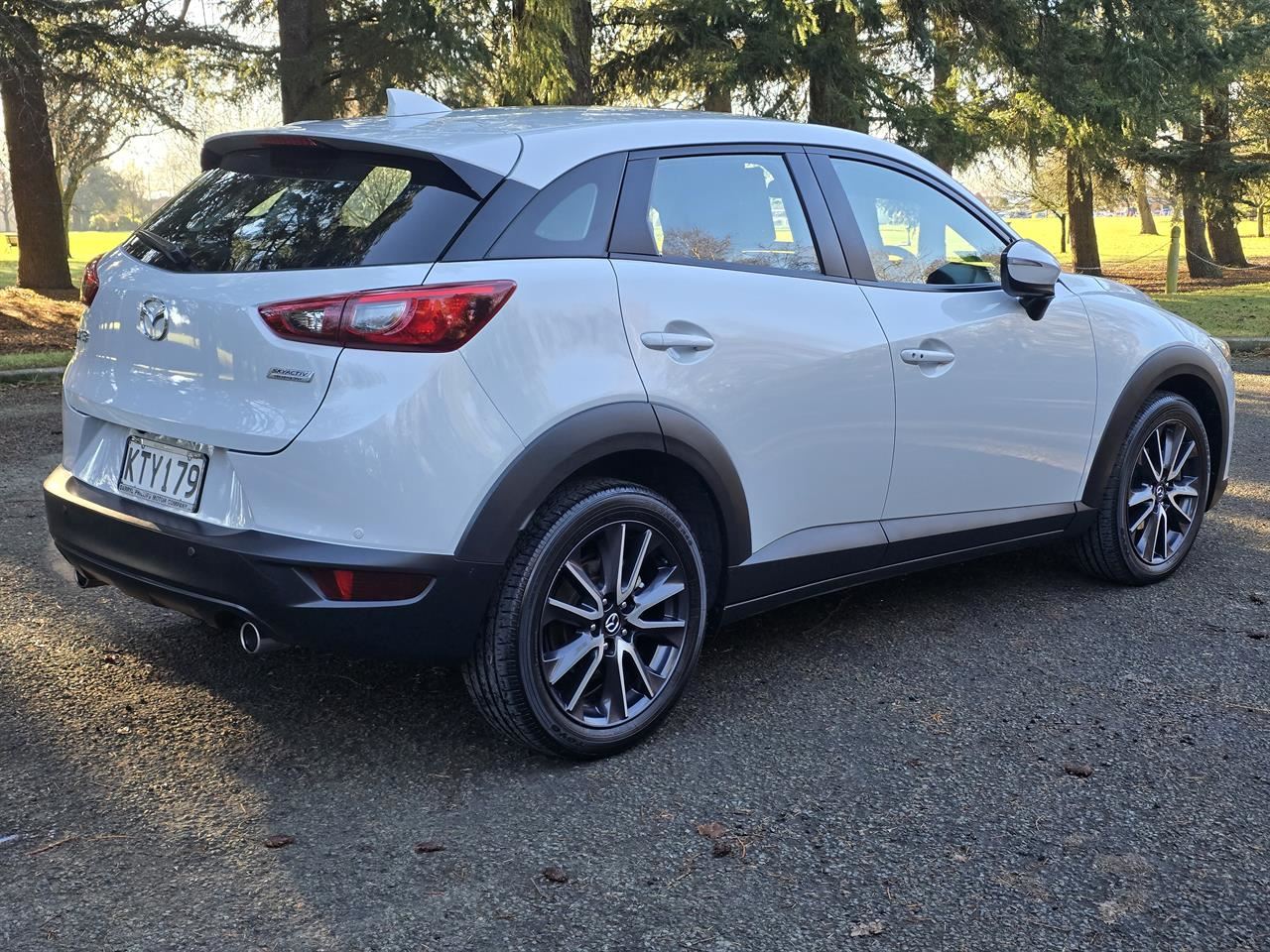 Vehicle image 5