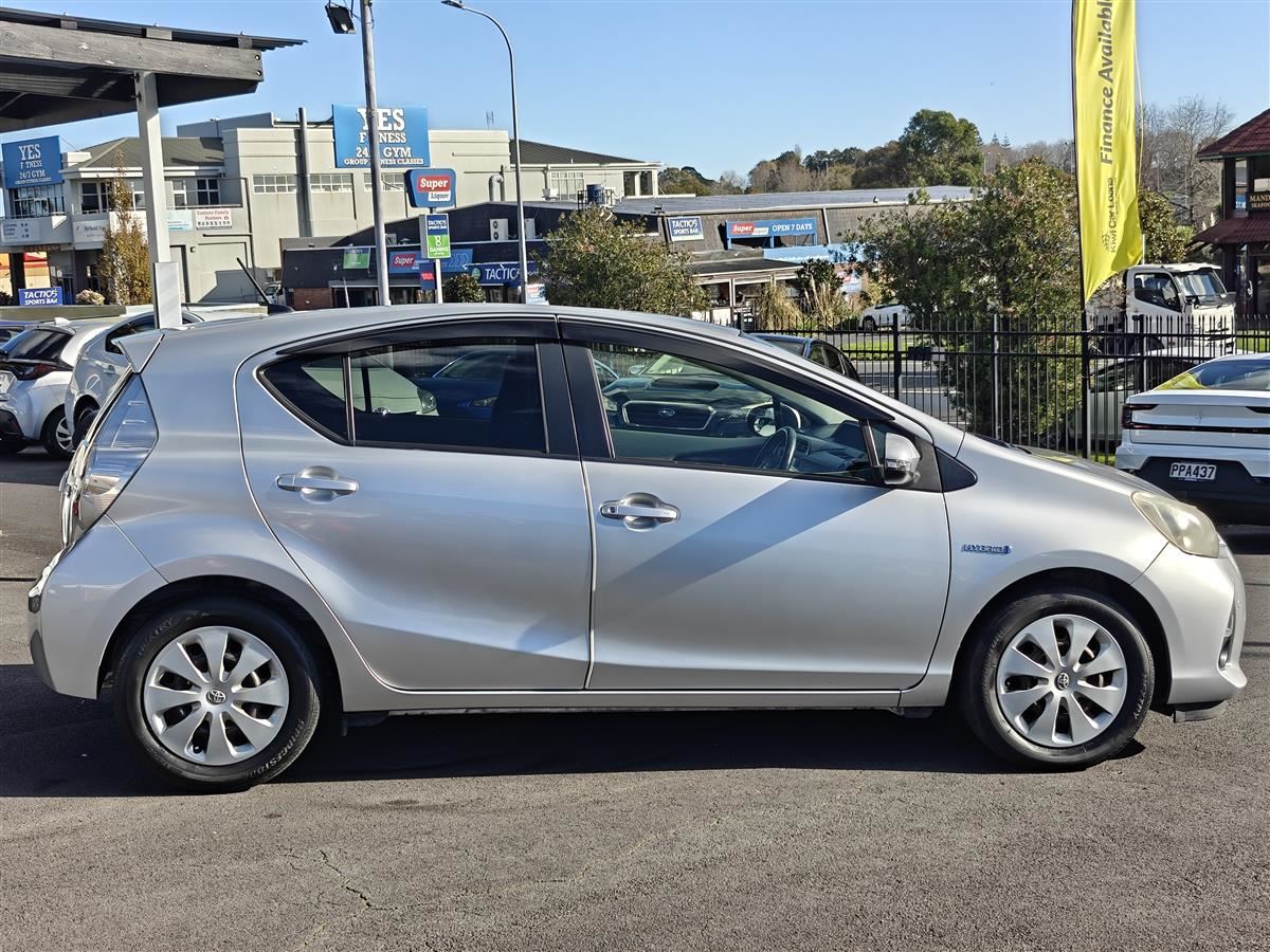 Vehicle image 3