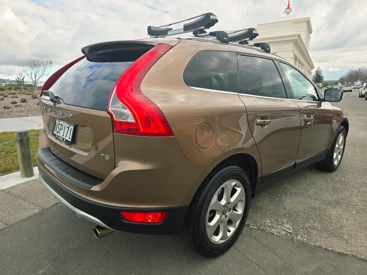 Vehicle image 3