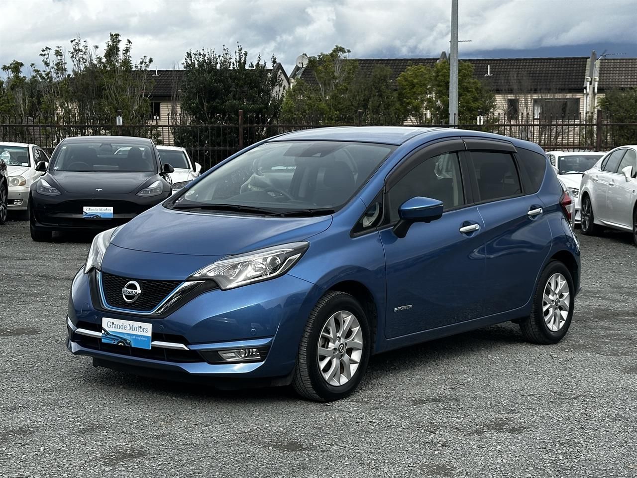 Vehicle image 3