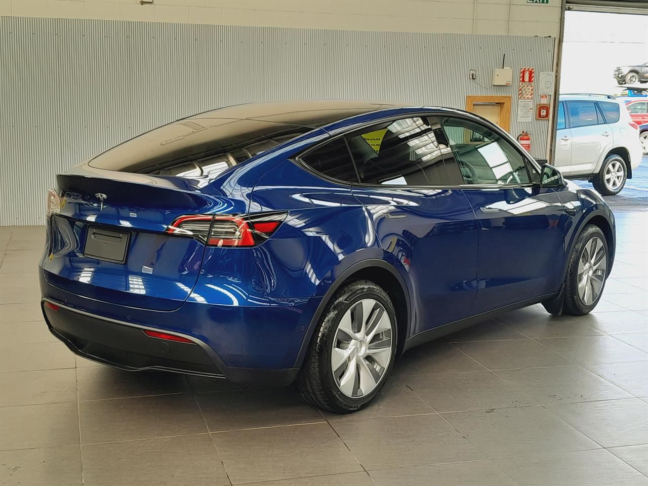 Vehicle image 4