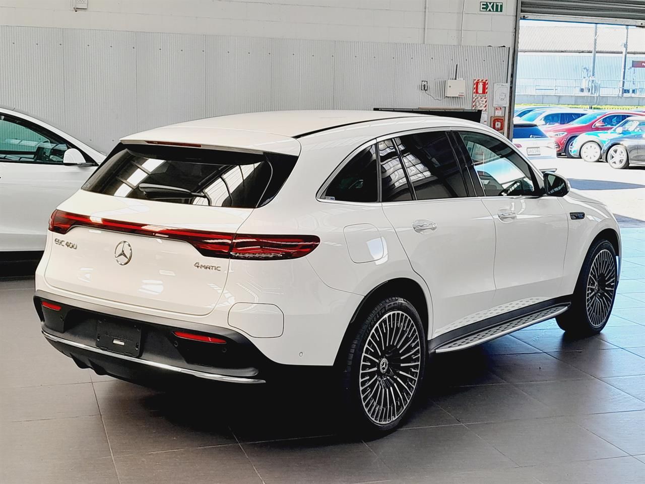 Vehicle image 4