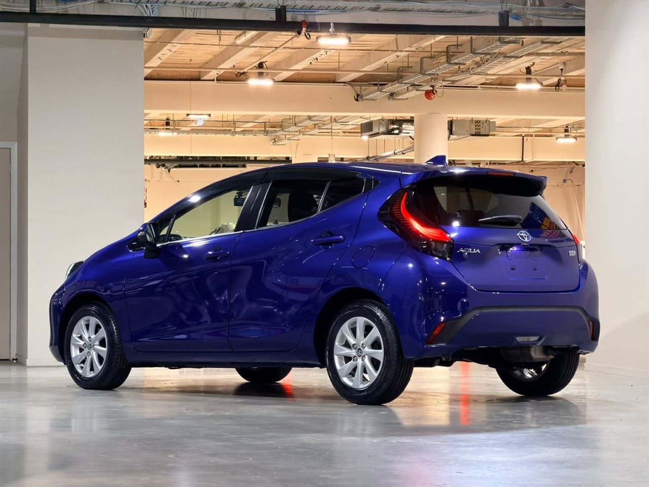 Vehicle image 5