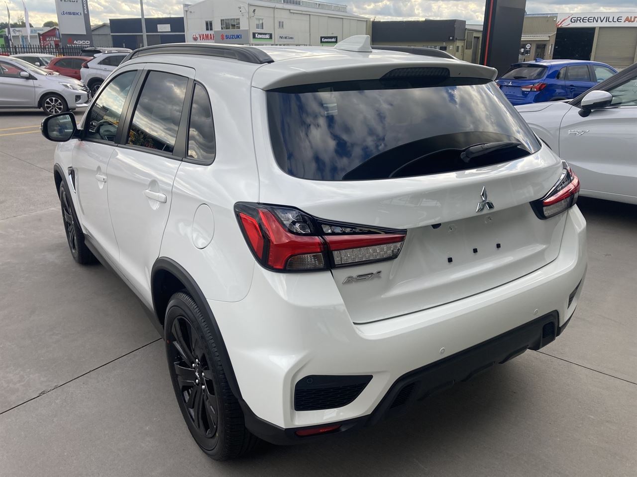 Vehicle image 5